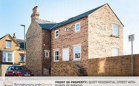 Hibernia Place, 3 Bedroom Townhouse With Patio & Seating Area - Free Parking