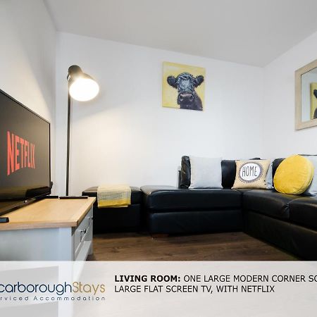 Hibernia Place, 3 Bedroom Townhouse With Patio & Seating Area - Free Parking Scarborough Exterior photo
