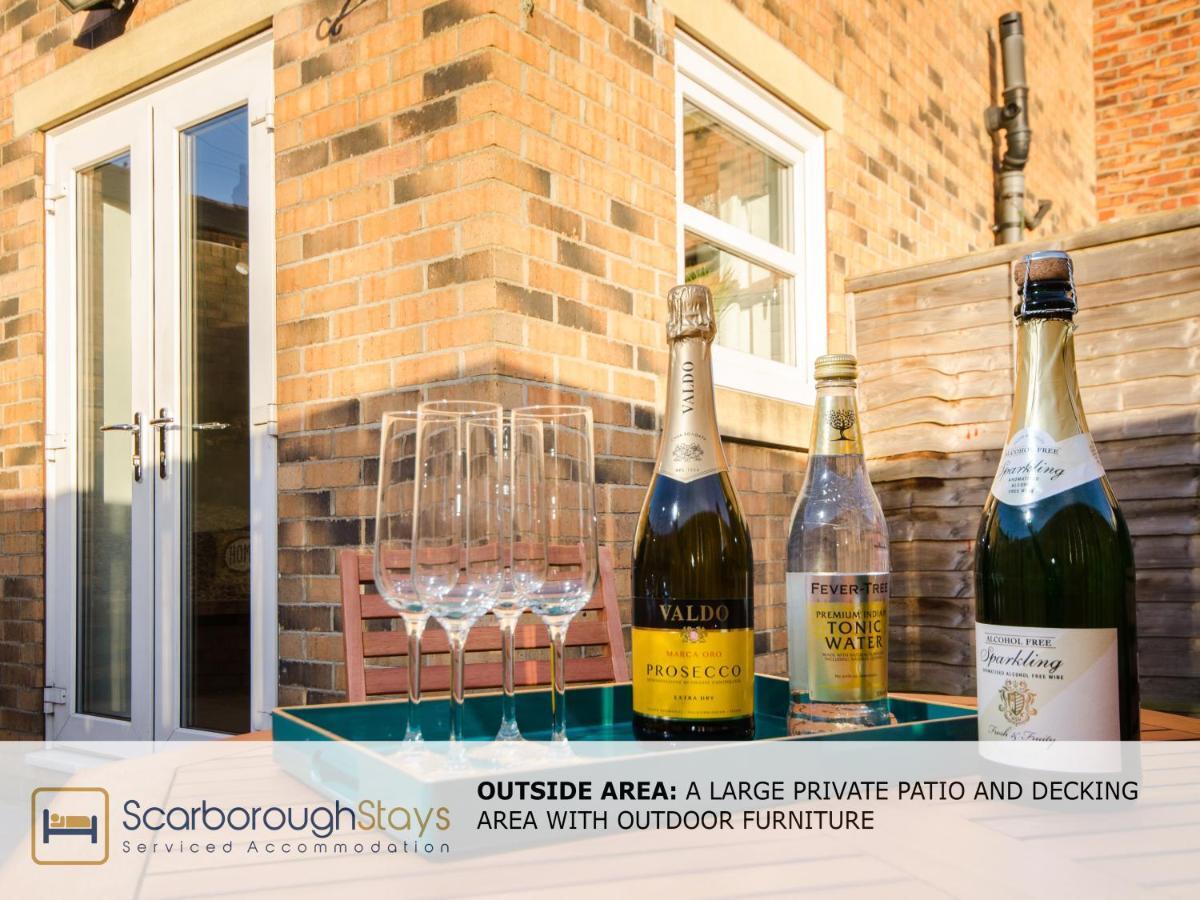 Hibernia Place, 3 Bedroom Townhouse With Patio & Seating Area - Free Parking Scarborough Exterior photo