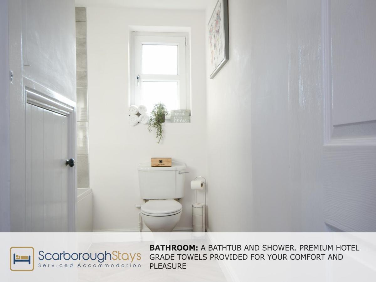 Hibernia Place, 3 Bedroom Townhouse With Patio & Seating Area - Free Parking Scarborough Exterior photo
