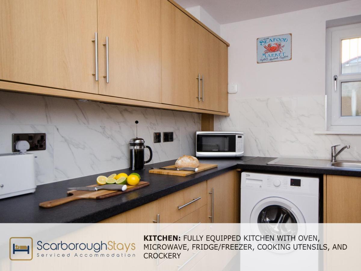 Hibernia Place, 3 Bedroom Townhouse With Patio & Seating Area - Free Parking Scarborough Exterior photo