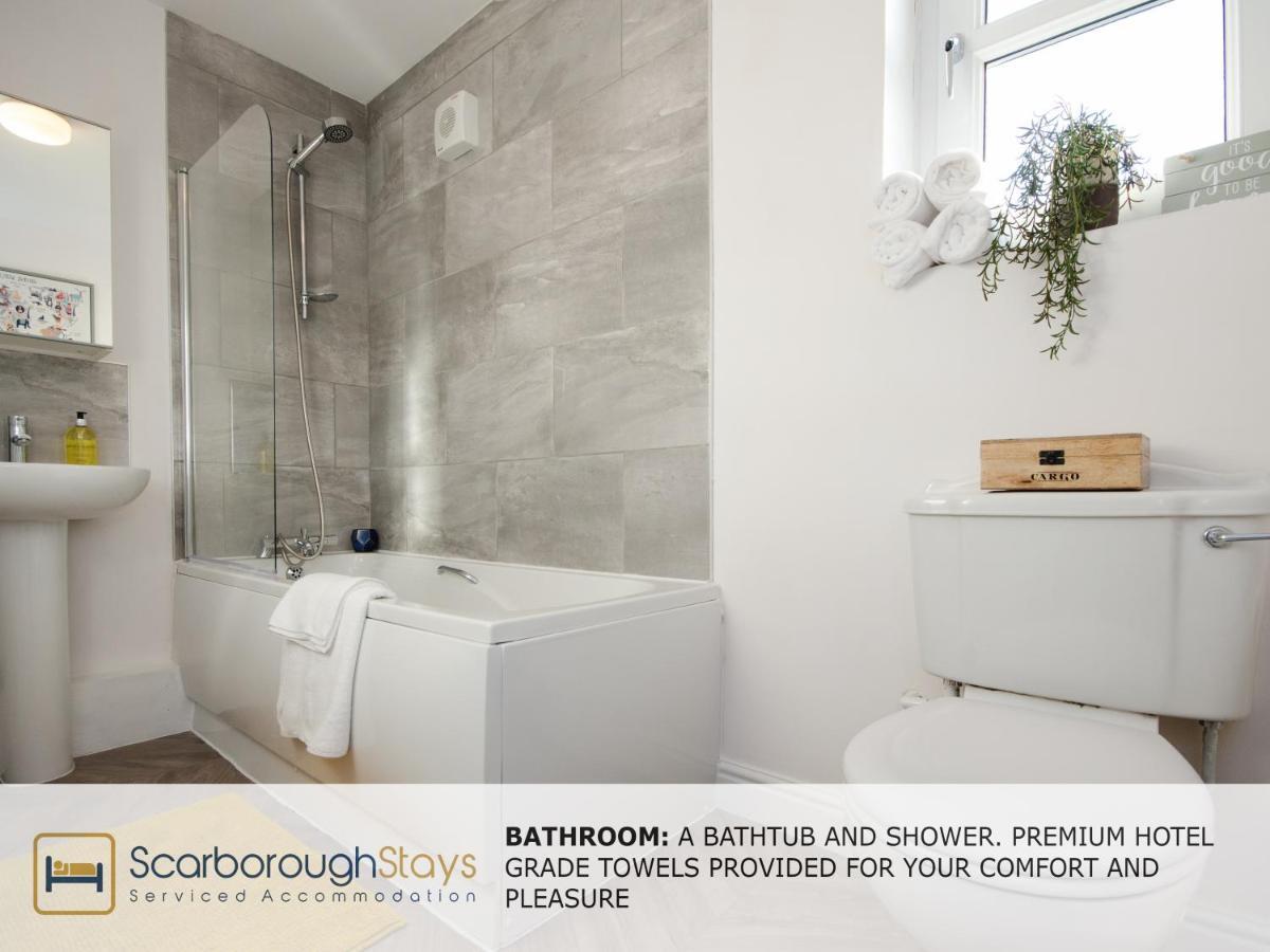 Hibernia Place, 3 Bedroom Townhouse With Patio & Seating Area - Free Parking Scarborough Exterior photo